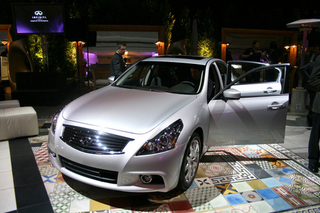 Illustration for article titled 2010 Infiniti G37 Goes Beverly Hills, Gets Nose Job